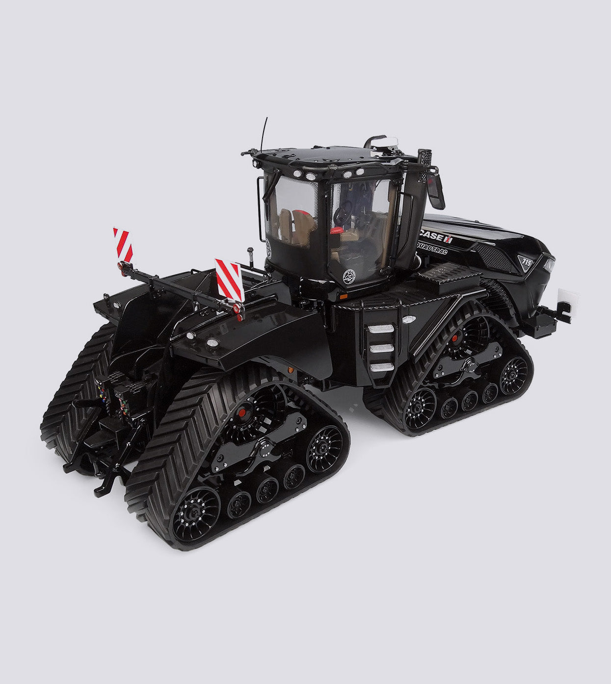 Case IH Quadtrac 715 Black Edition (1:32)