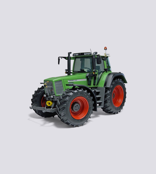 Fendt Favorit 824 (1:32)