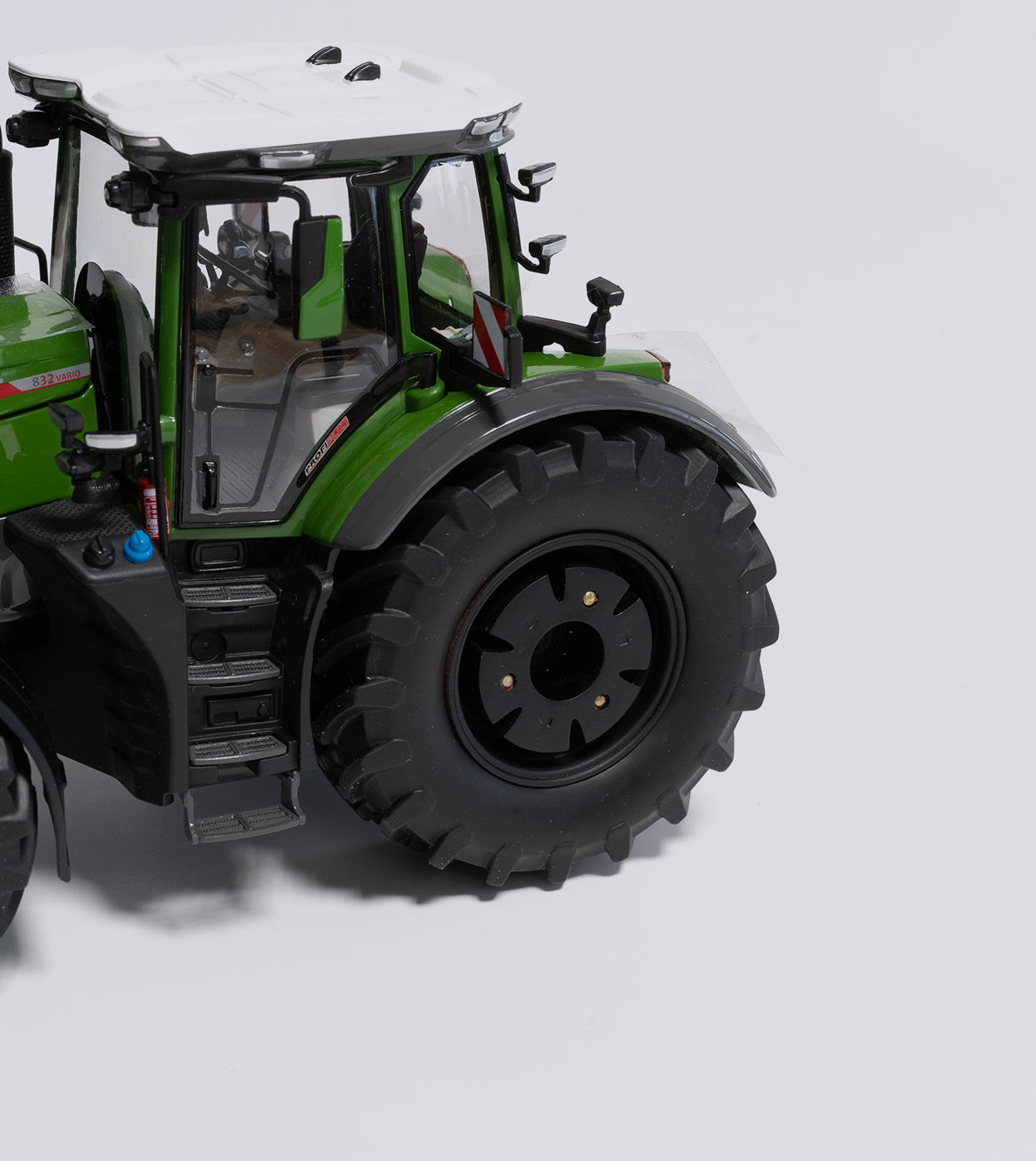 Fendt 832 Vario - Schwarze Felgengewichte (1:32)