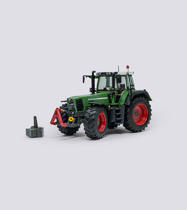 Fendt Favorit 824 (1:32)