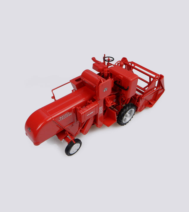 Massey Ferguson 830 (1:32)