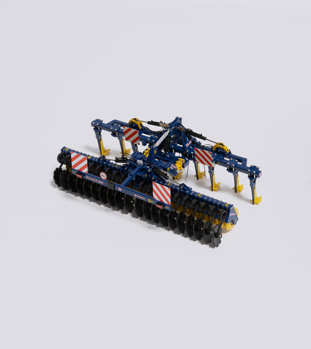 MB trac 1100 with narrow tires (1:32)