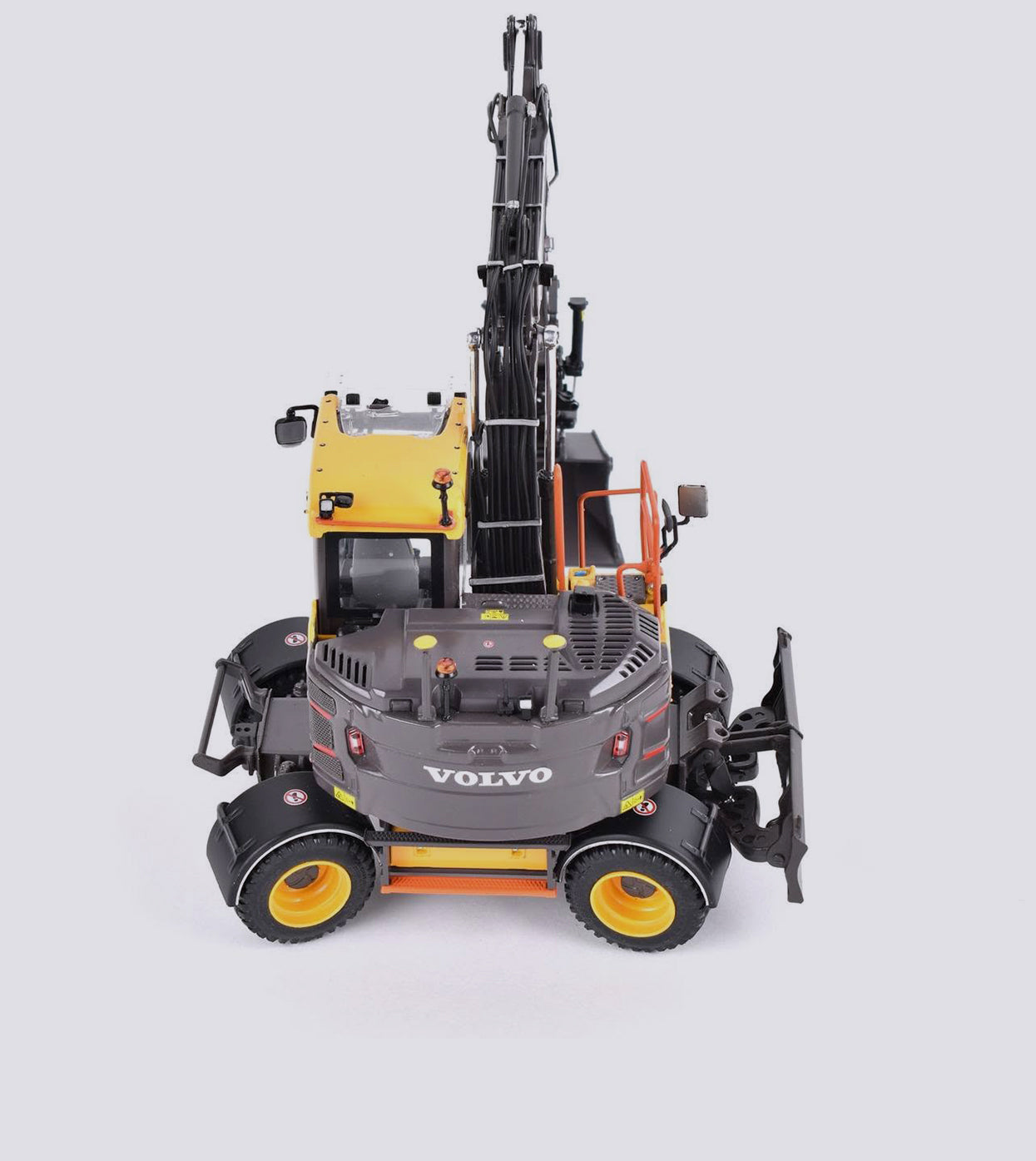 Volvo EWR 130E (1:32)