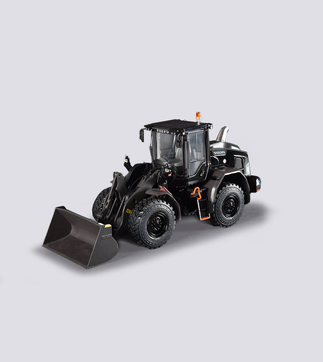 Volvo L60H Black Edition (1:32)