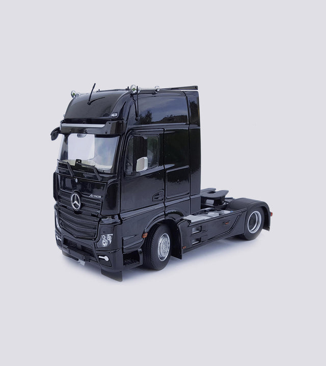 Mercedes-Benz Actros Gigaspace 4x2 Schwarz (1:32)