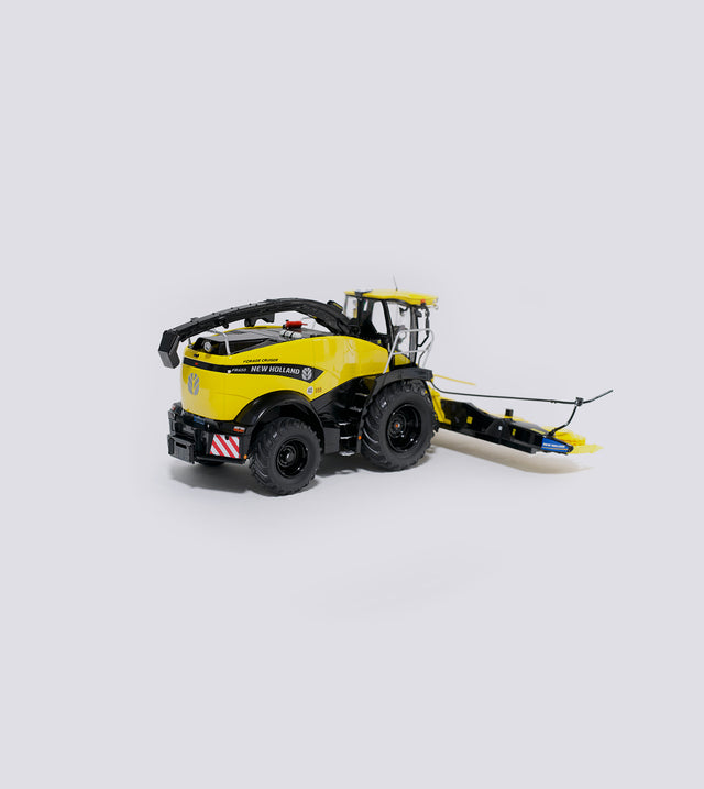 New Holland FR650 mit schwarzen Felgen (1:32)