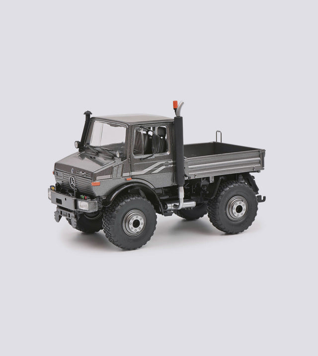 Unimog U 1600 Grau (1:32)