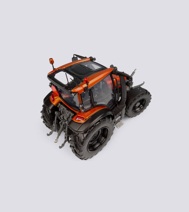 Valtra G 135 Burnt Orange Limited Edition (1:32)