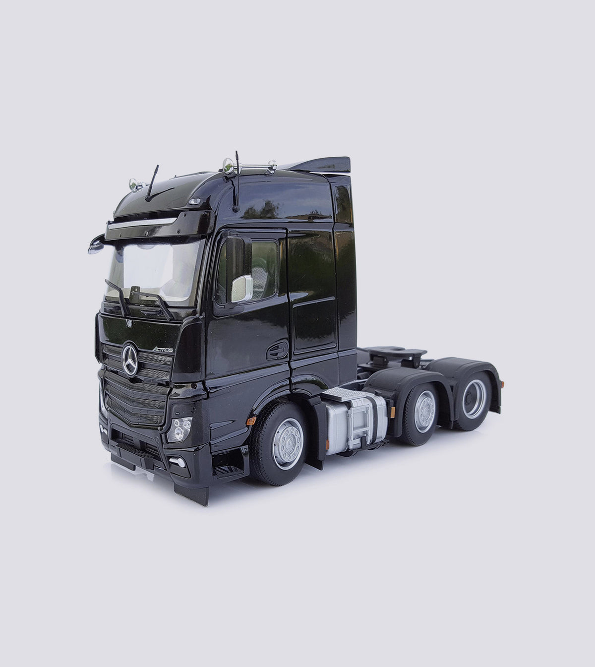 Mercedes-Benz Actros Bigspace 4x2 Schwarz (1:32)