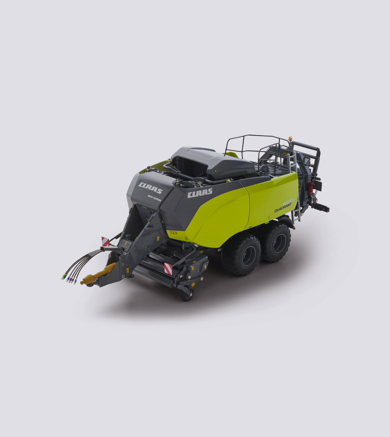 Claas Quadrant 5300 Night Edition (1:32)
