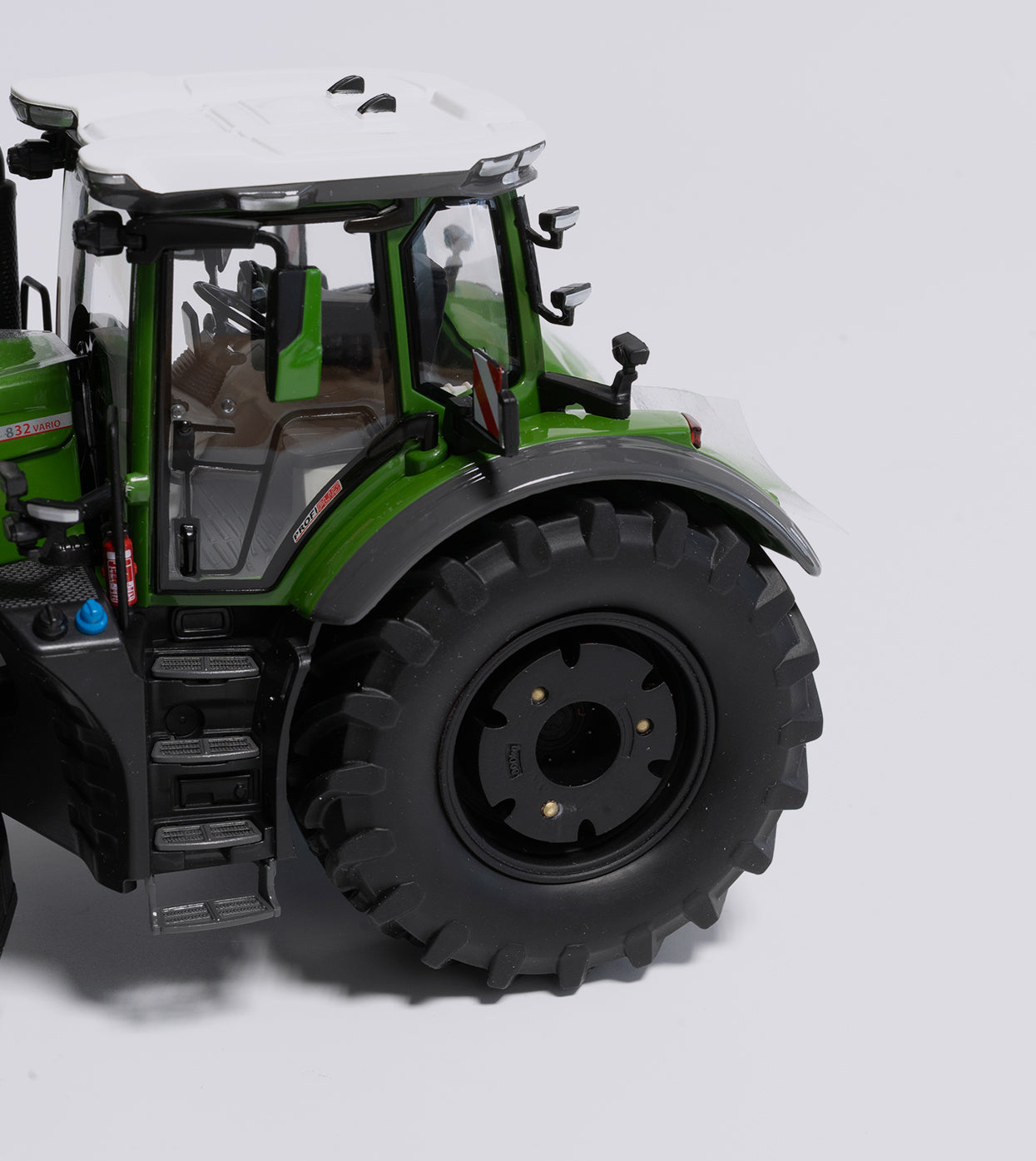 Fendt 832 Vario - Schwarze Felgengewichte (1:32)