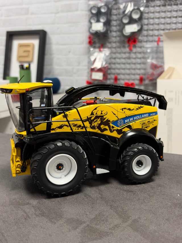 New Holland FR780 Sonderlackierung (1:32)