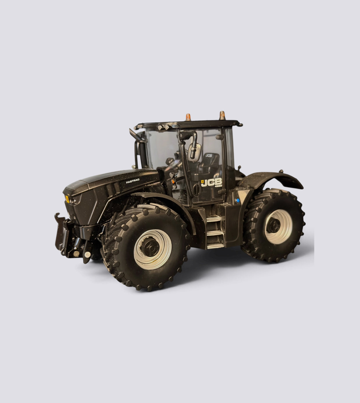 JCB Fastrac 4220 Schwarz mit silbernen Felgen (1:32)