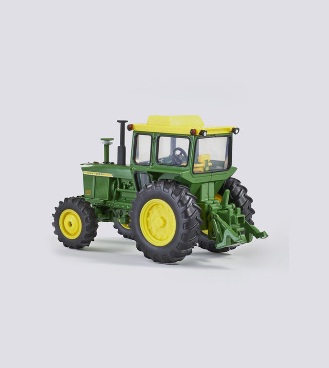 John Deere 4020 with cabin (1:32)