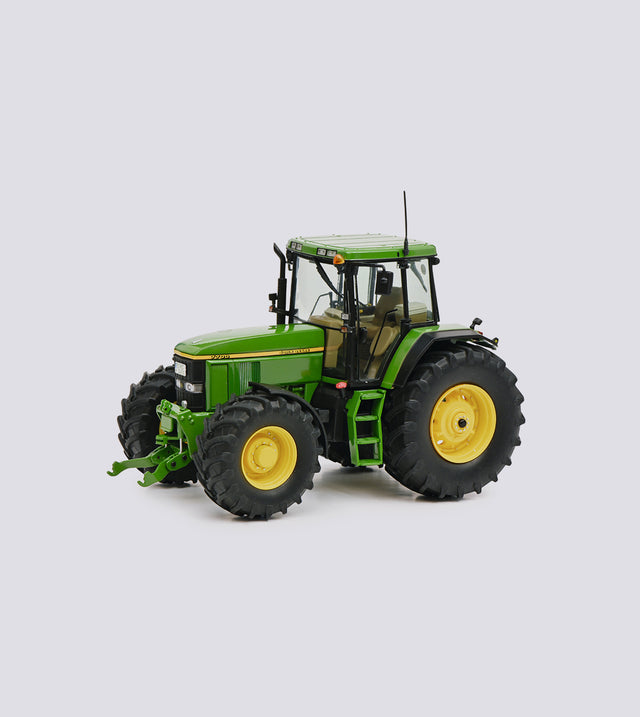 John Deere 7700 (1:32)