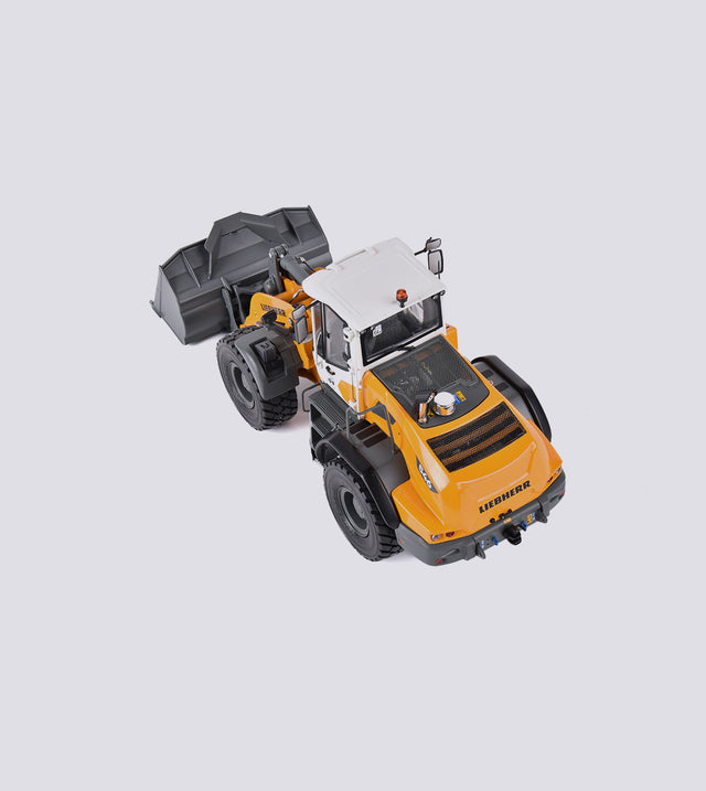 Liebherr L546 G8 (1:32)