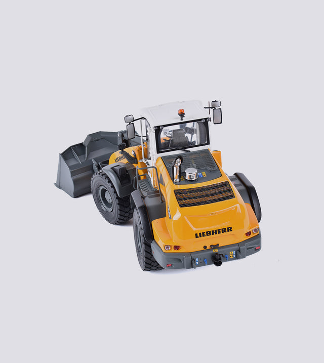 Liebherr L546 G8 (1:32)