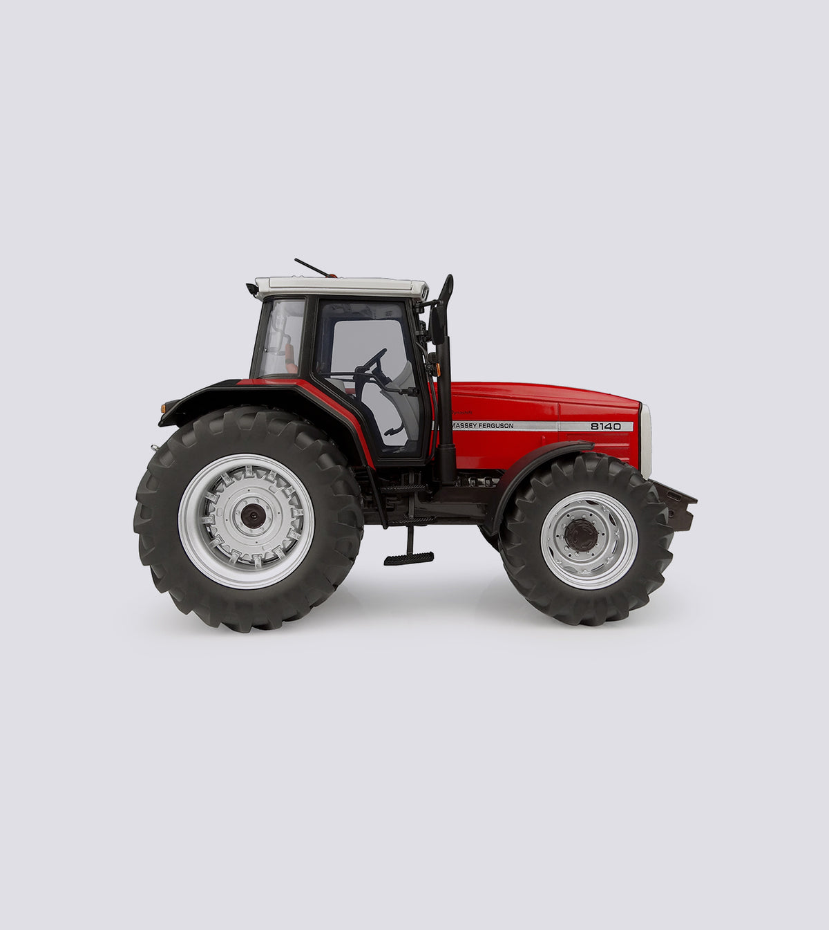 Massey Ferguson 8140 (1:32)