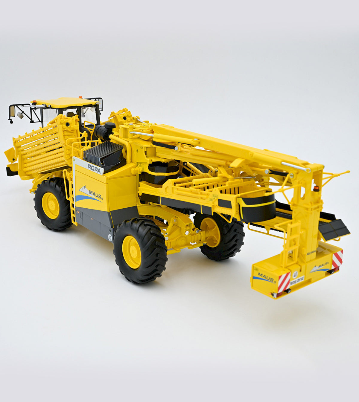 Fendt 724 Vario with Front Loader (1:32)