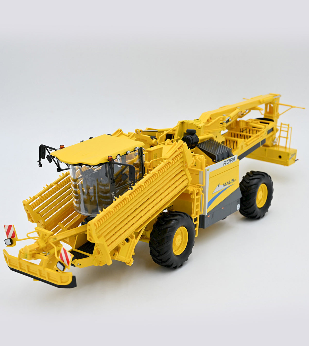 Fendt 724 Vario with Front Loader (1:32)