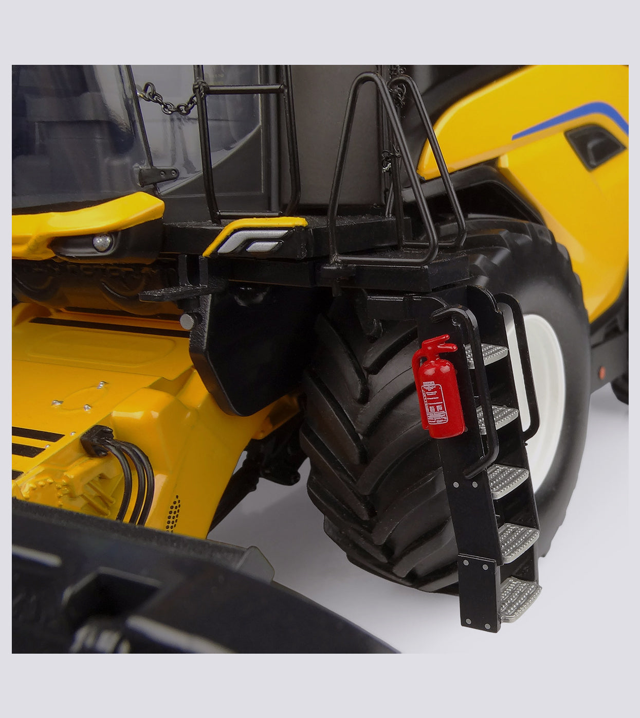 New Holland CR11 (1:32)