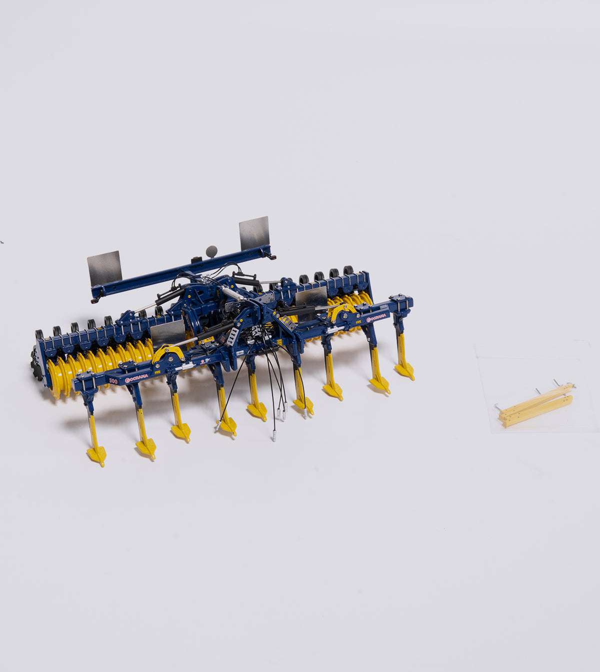 MB trac 1100 with narrow tires (1:32)