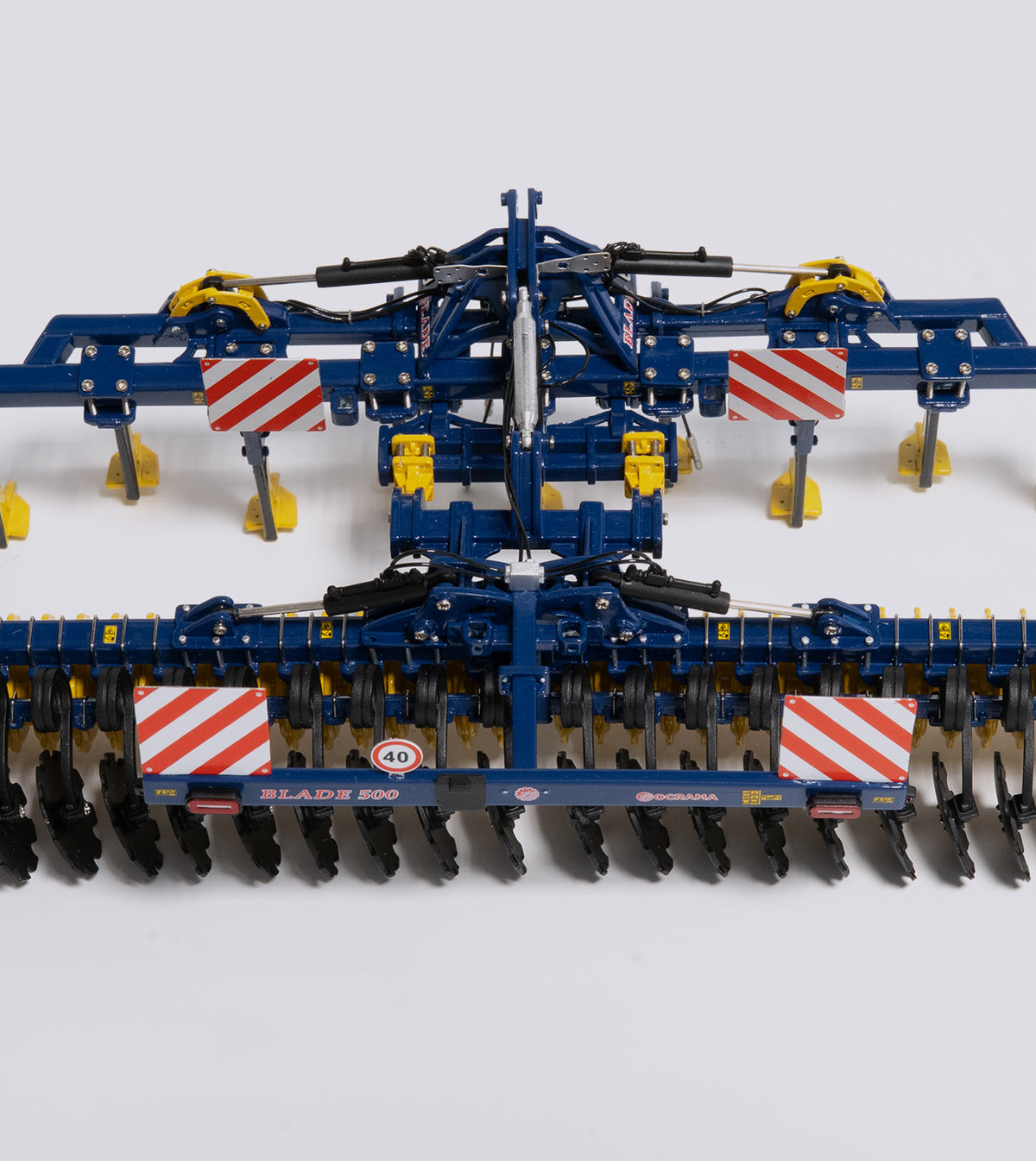 MB trac 1100 with narrow tires (1:32)