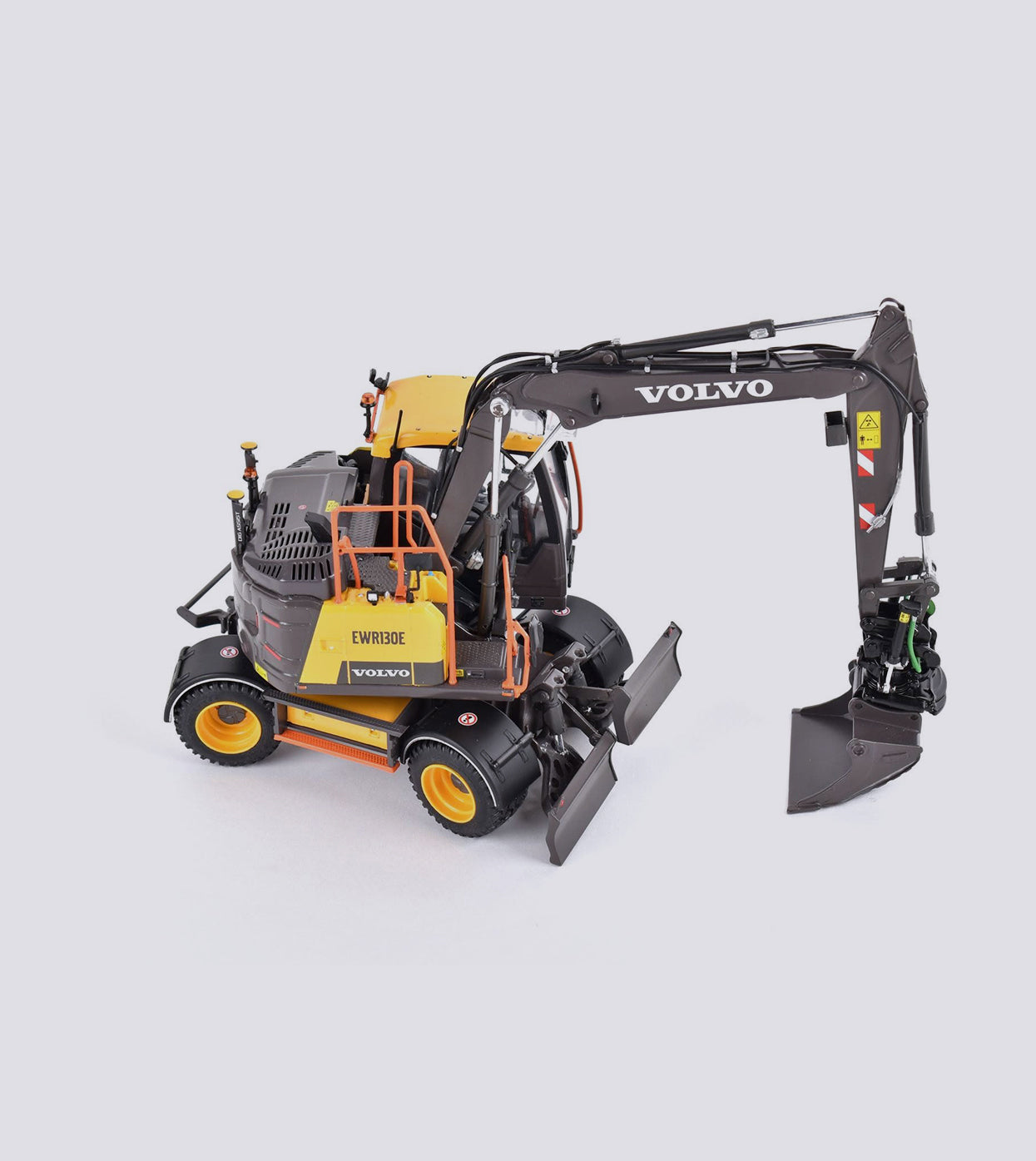 Volvo EWR 130E (1:32)