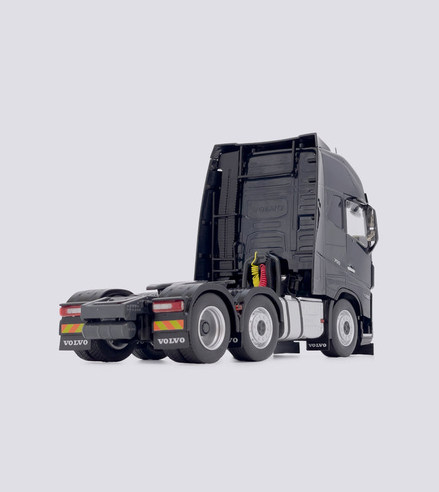 Volvo FH5 6x2 - Farbauswahl (1:32)