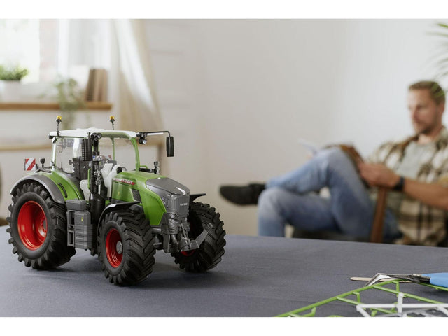 Fendt 728 Steck-Bausatz (1:20)