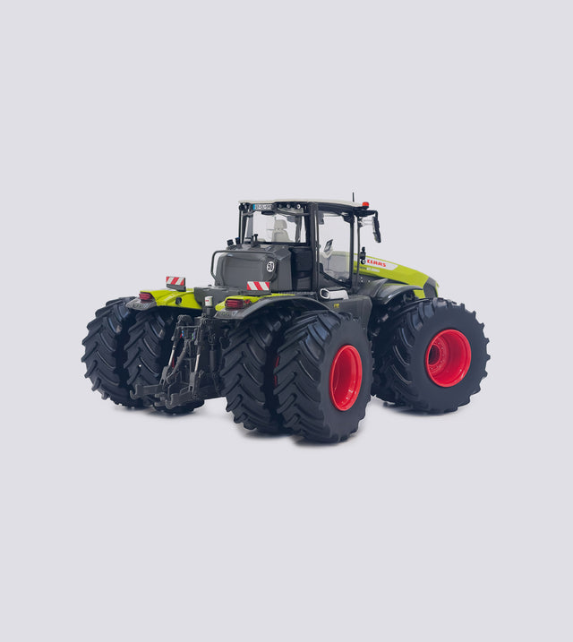 Claas Xerion 12.590 Zwillingsbereifung (1:32)