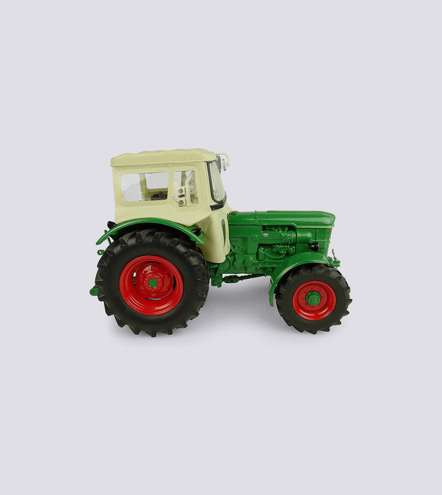 Deutz-Fahr D6005 4WD mit Kabine - Universal Hobbies (1:32) - Agrar Hautnah