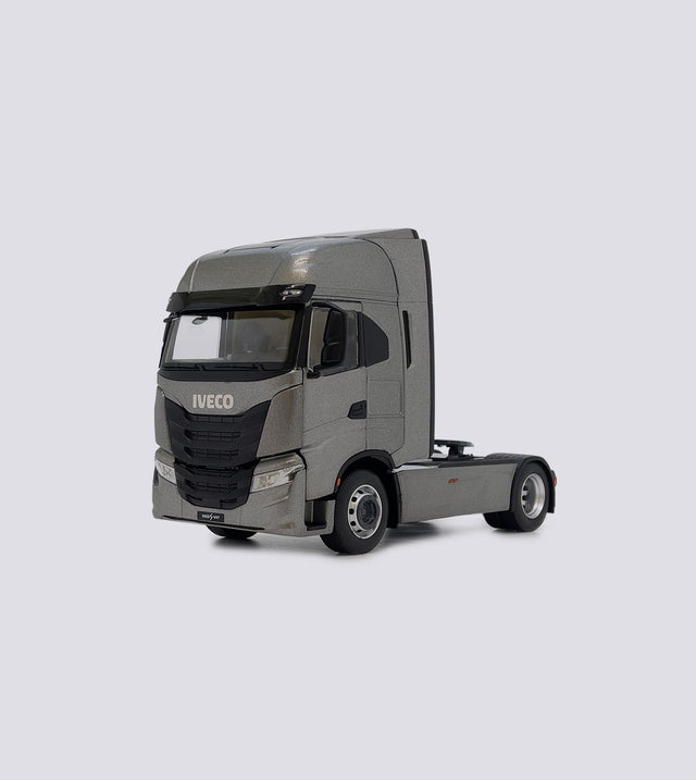 Iveco Sway 4x2 - color selection (1:32)