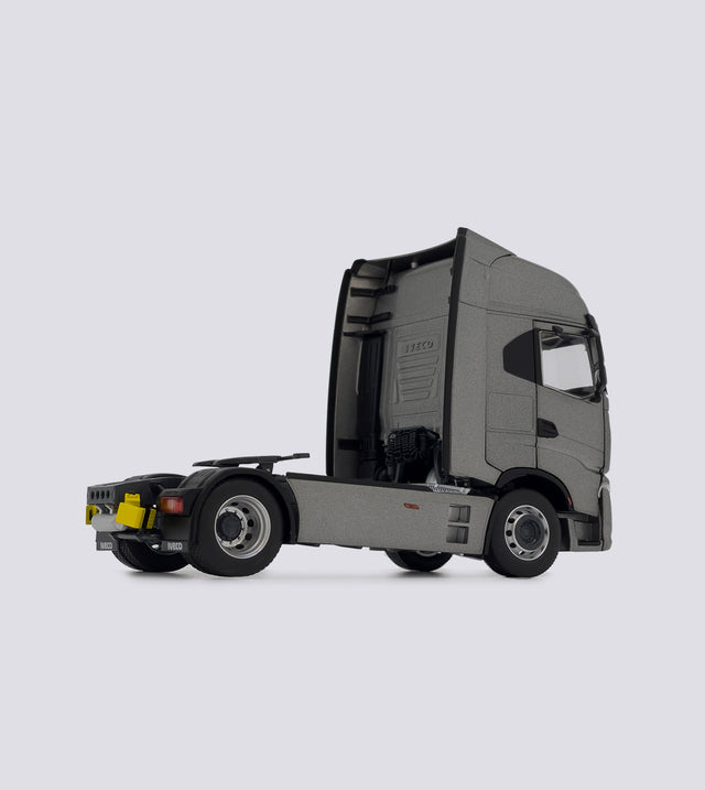 Iveco Sway 4x2 - color selection (1:32)