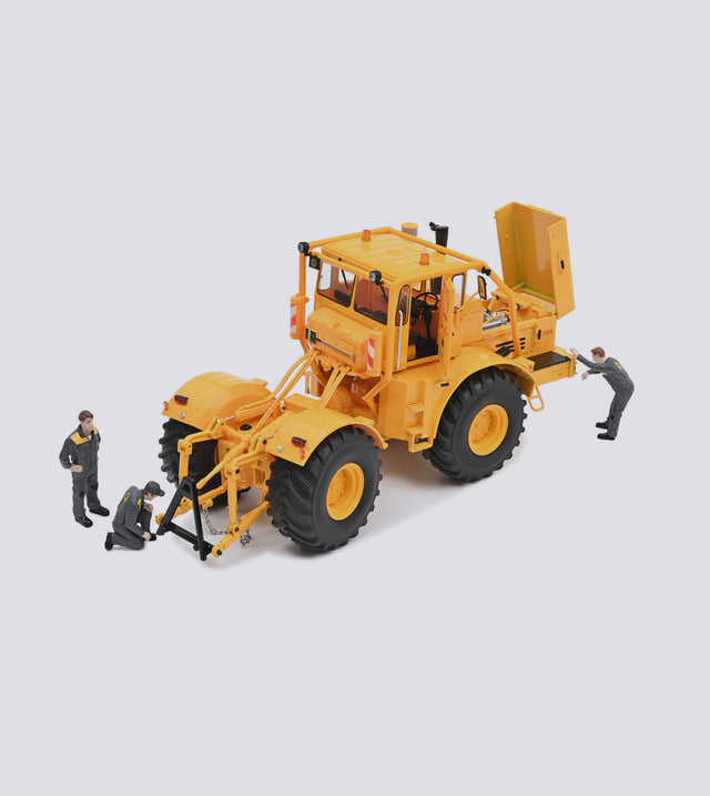 Kirovets K-700 A mit Figuren (1:32)