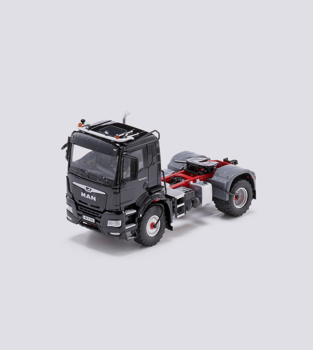 MAN TGS 18.510 4x4 Schwarz (1:32)