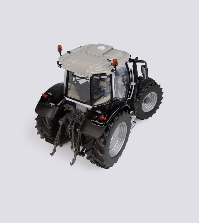 Massey Ferguson 5S.125 Black Edition (1:32)