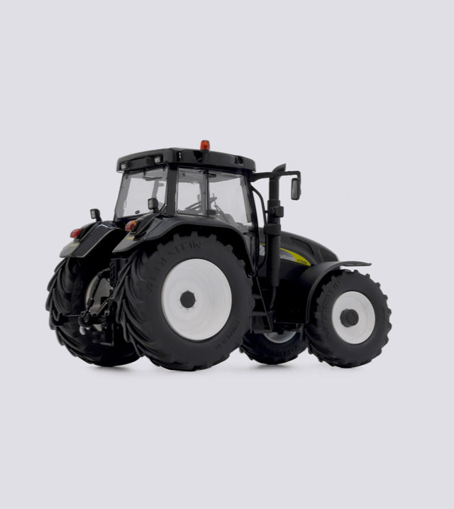 New Holland T7550 Schwarz (1:32)