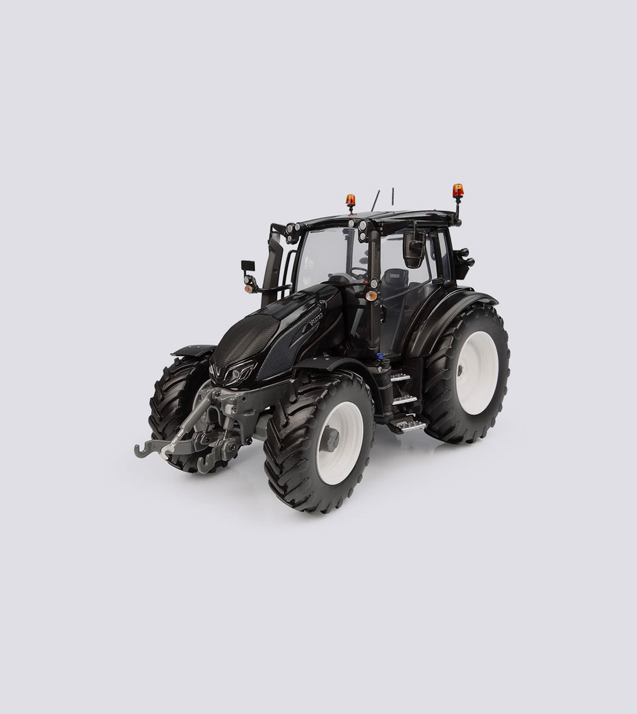 Valtra G 135 Black Limited Edition (1:32)