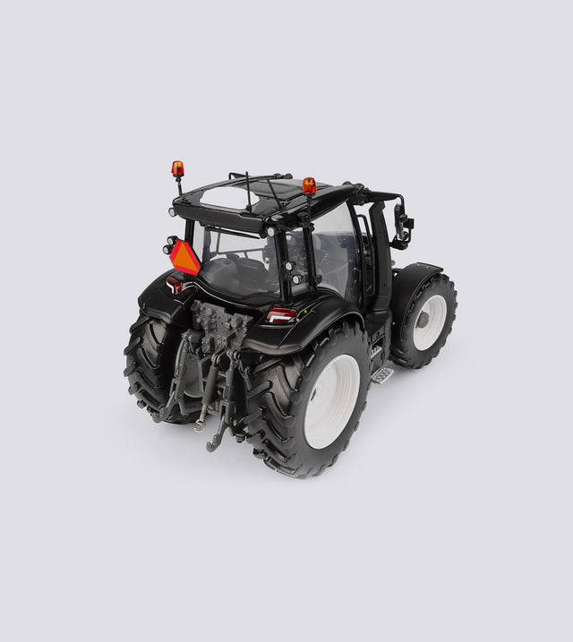 Valtra G 135 Black Limited Edition (1:32)